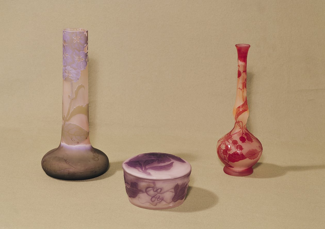 2つの花瓶とbonbonniere、19世紀から20世紀（ガラス） 作： エミール・ガル