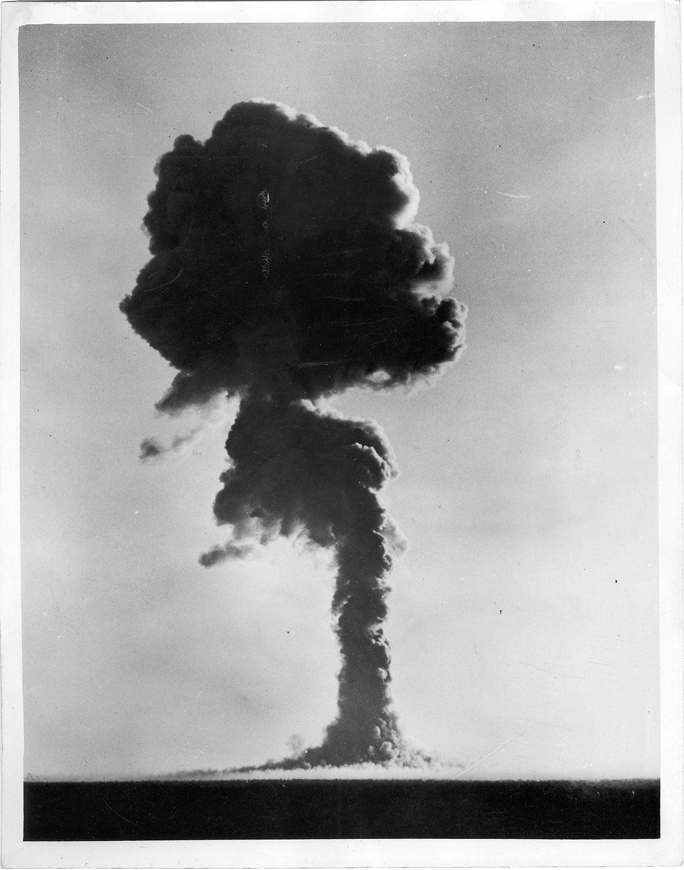 イギリスの第二次原子兵器爆発、1953年10月15日（ゼラチンシルバープリント） 作： 英語の写真家