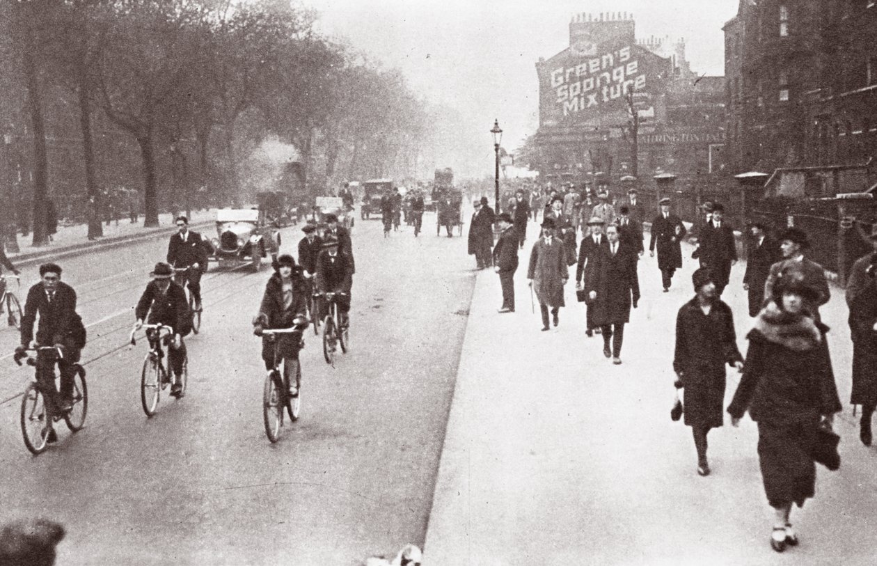 1926年5月、市の労働者がオフィスに足を運ぶ 作： 英語の写真家