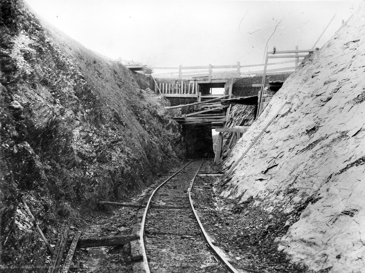 リントンとバーンステープル鉄道の建設、1897年頃 作： 英語の写真家