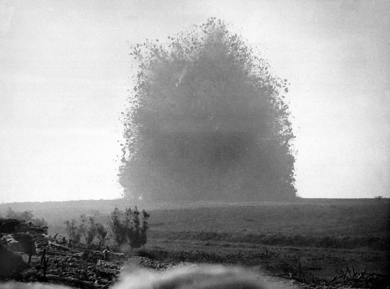 地雷の爆発 作： 英語の写真家