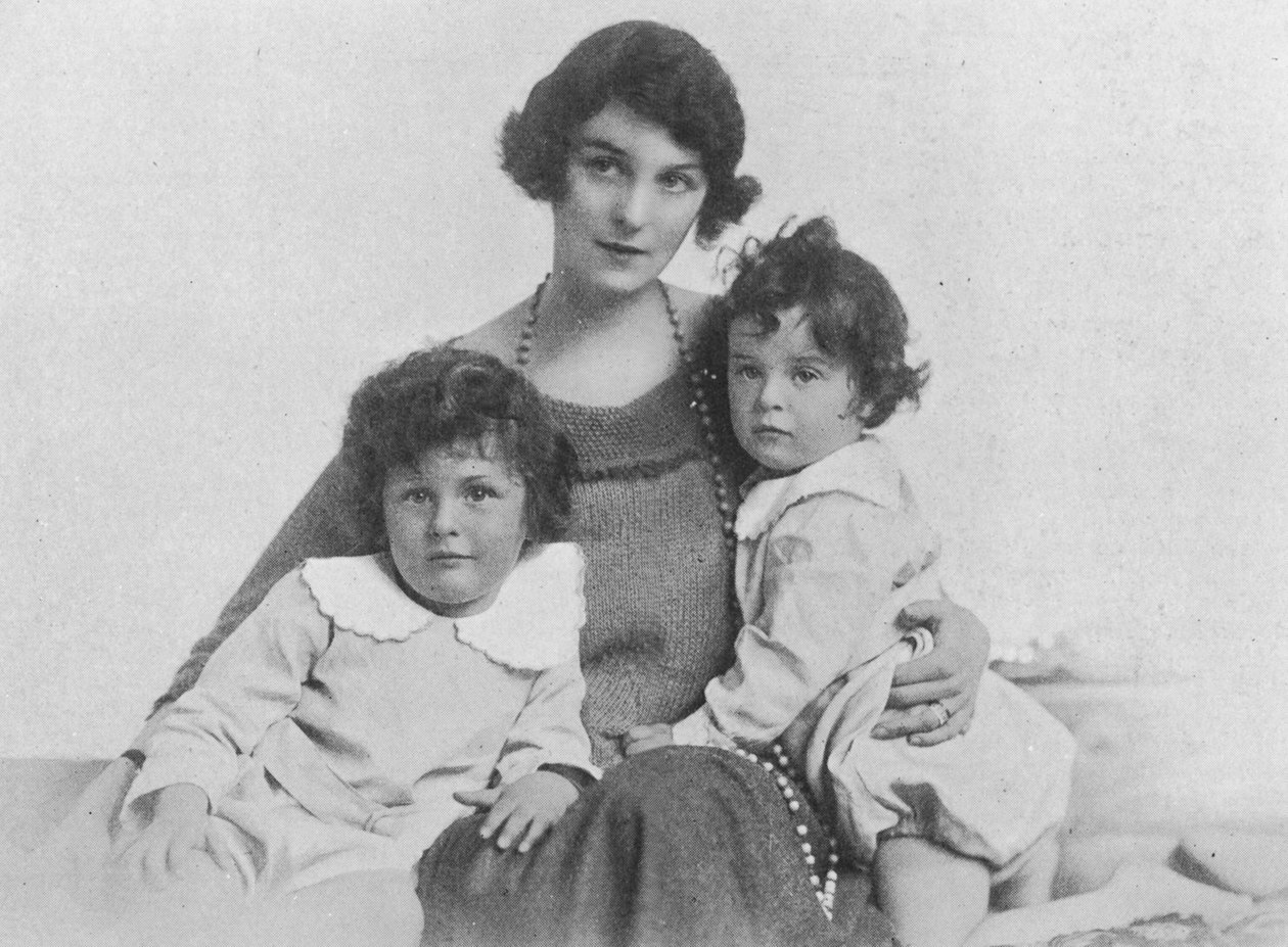 フレダダドリーワードと子供たち、1918年 作： 英語の写真家