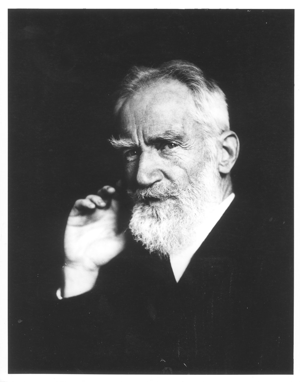 ジョージ・バーナード・ショー（1856-1950） 作： 英語の写真家