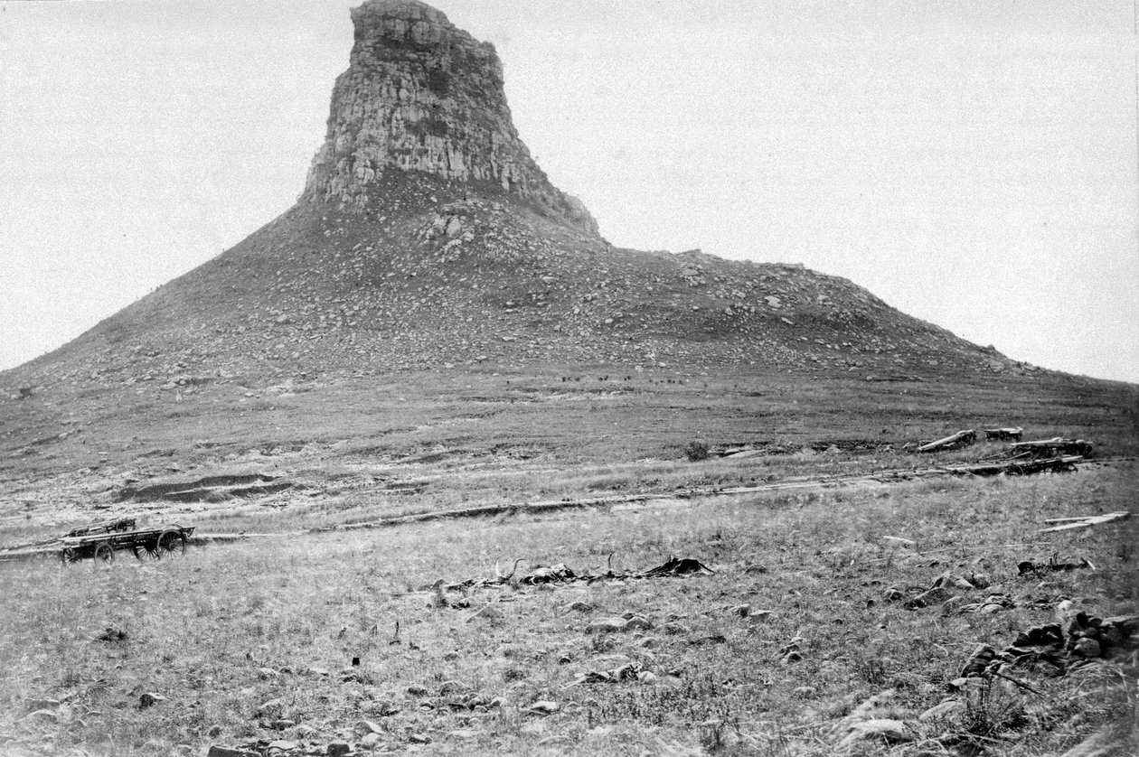 イサンドルワナ山、1879年 作： 英語の写真家