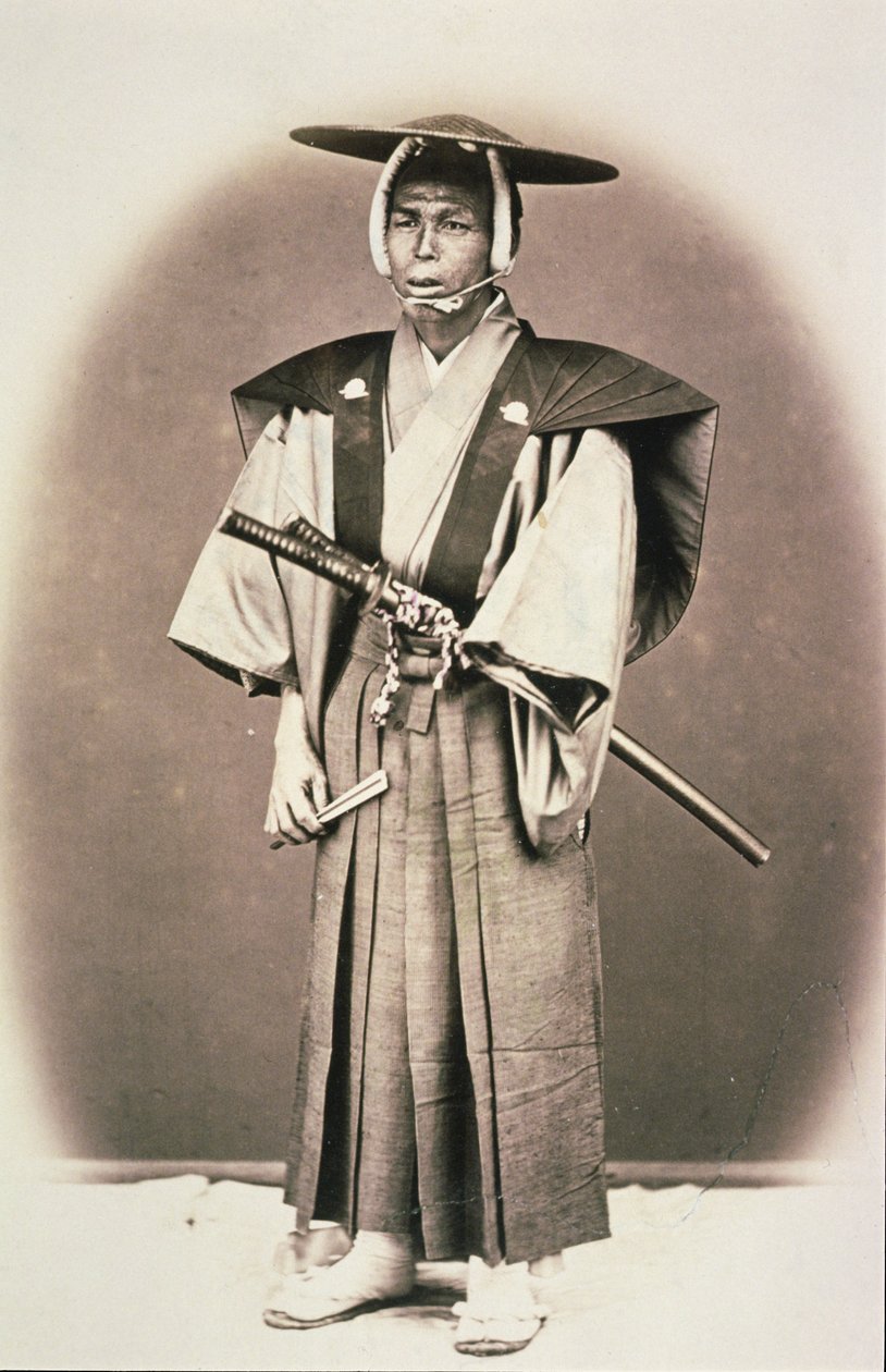 日本の裁判所の役人またはサムライ、1870年代（手塗りの卵白印刷） 作： 英語の写真家