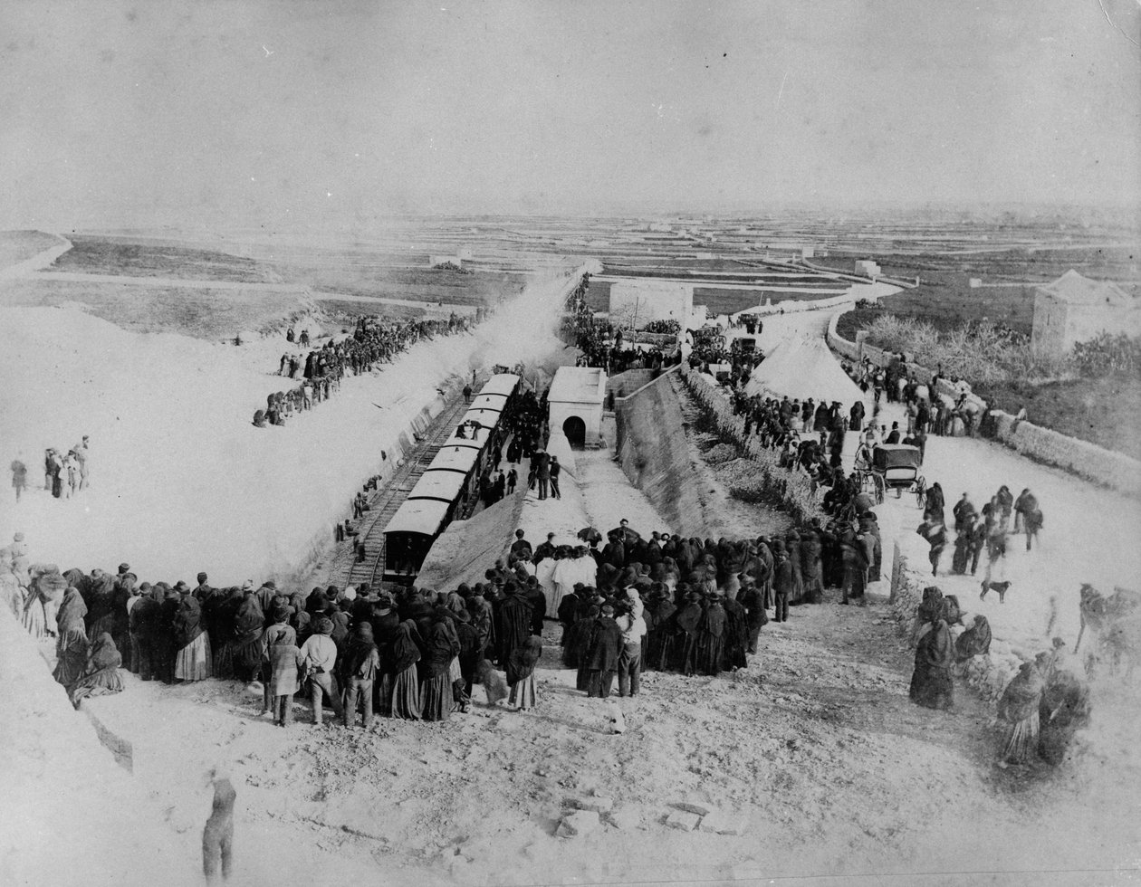 1883年、マルタのチッタヴェッキア、鉄道ターミナルの開会式 作： 英語の写真家
