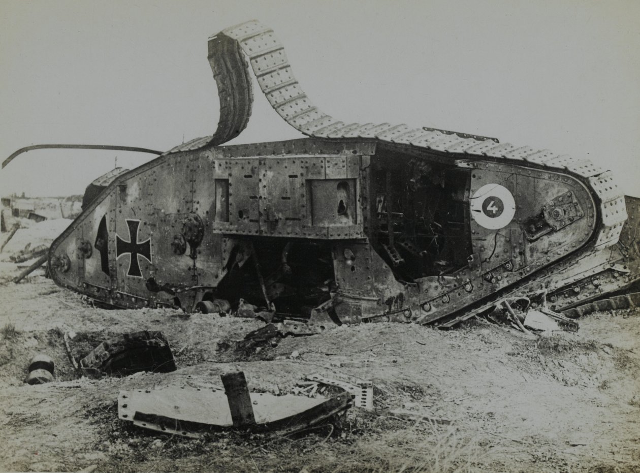 無効にされたイギリス製戦車の写真とドイツのマーキング 作： 英語の写真家
