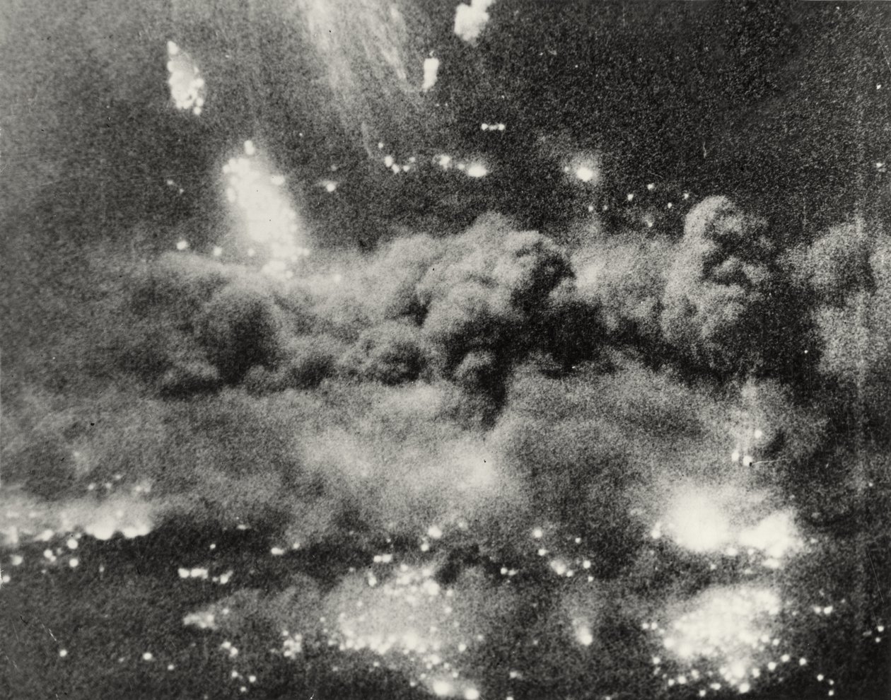 爆弾による被害を含むベルリンの景色を示す写真、ドイツ、1945 作： 英語の写真家