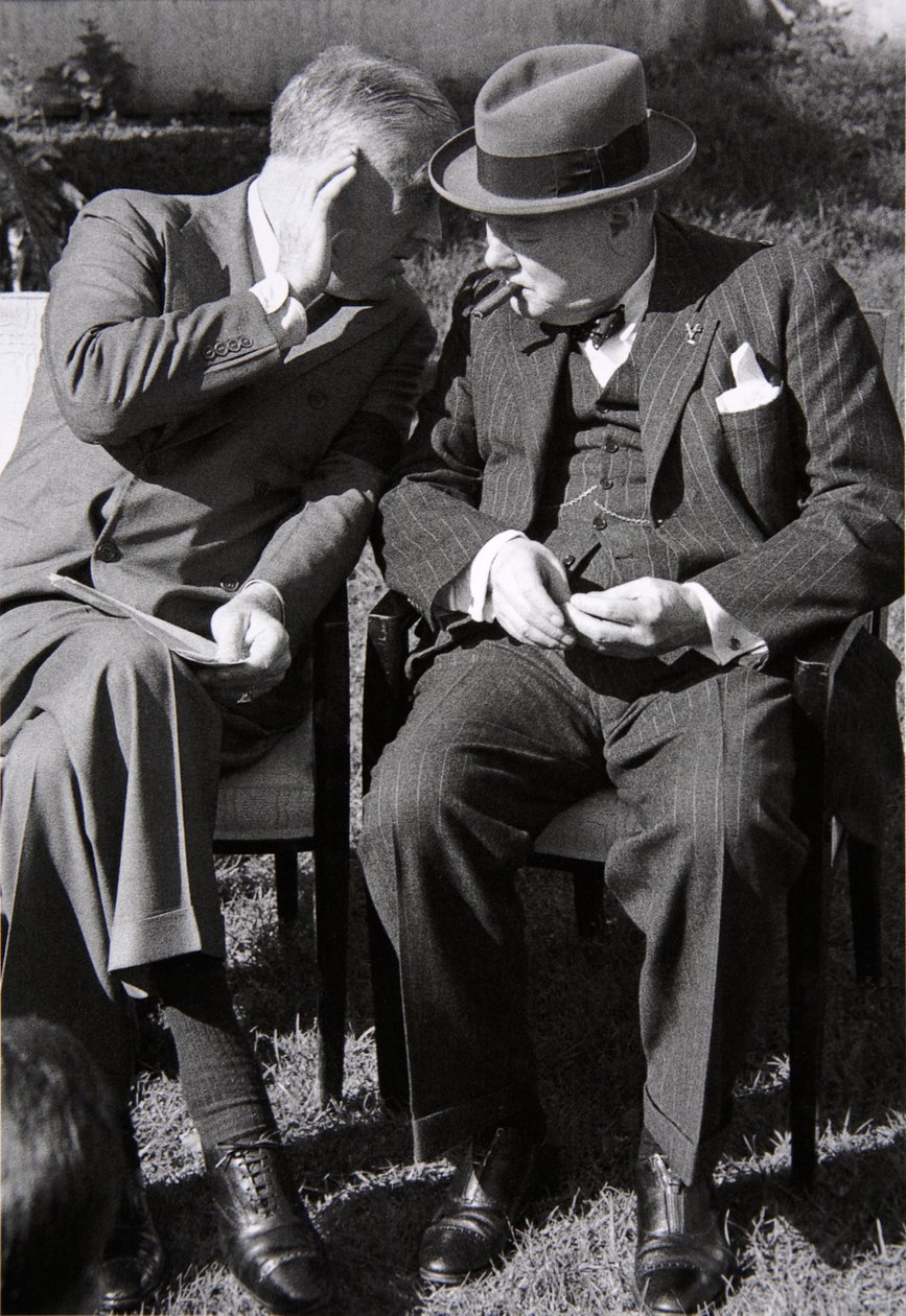 1943年1月のモロッコのカサブランカ会議でのルーズベルトとチャーチルの会話 作： 英語の写真家