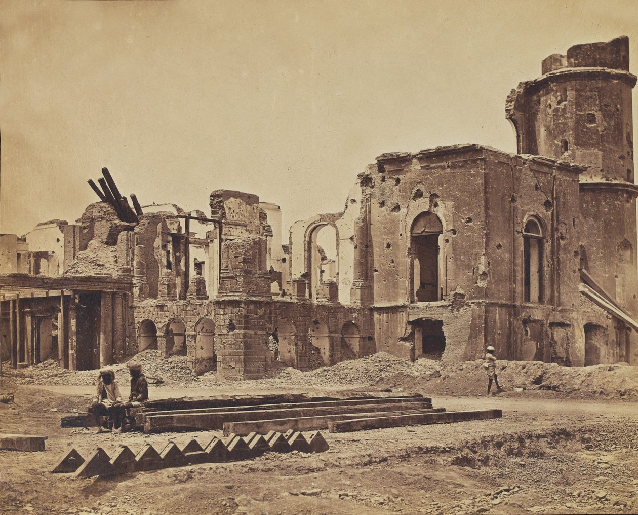 台無しにされた宮殿、c.1858（セピア写真） 作： 英語の写真家