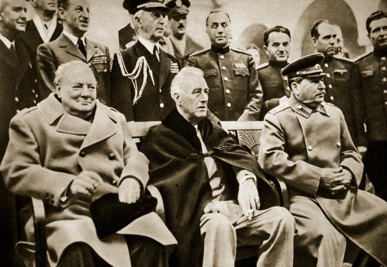ヤルタ会議でのビッグスリー。チャーチル首相、ルーズベルト大統領、スターリン将軍、1945年2月 作： 英語の写真家