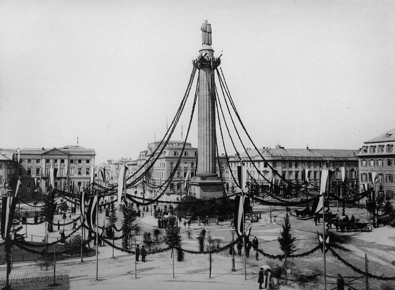 1884年4月30日、ダルムシュタットのルイセンプラッツ 作： 英語の写真家