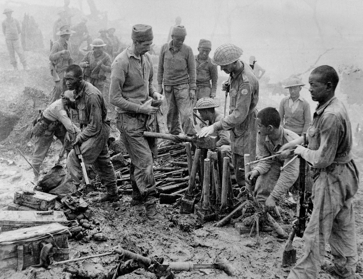 1944年のインパールとコヒマの戦いでのScraggyの捕獲 作： 英語の写真家