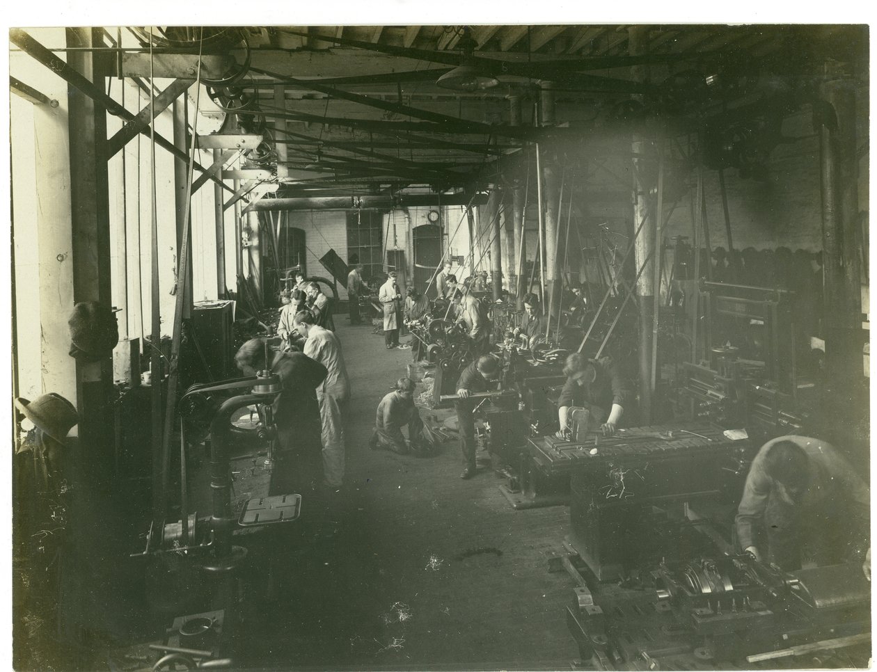 修理工場、カーペット工場、1923 作： 英語の写真家