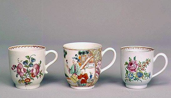 リバプールのコーヒーカップ、c.1750-80;ローストフトポーセレンコーヒーカップ、1778;ウスター磁器のコーヒーカップ、1750〜70年頃 作： 英語学校