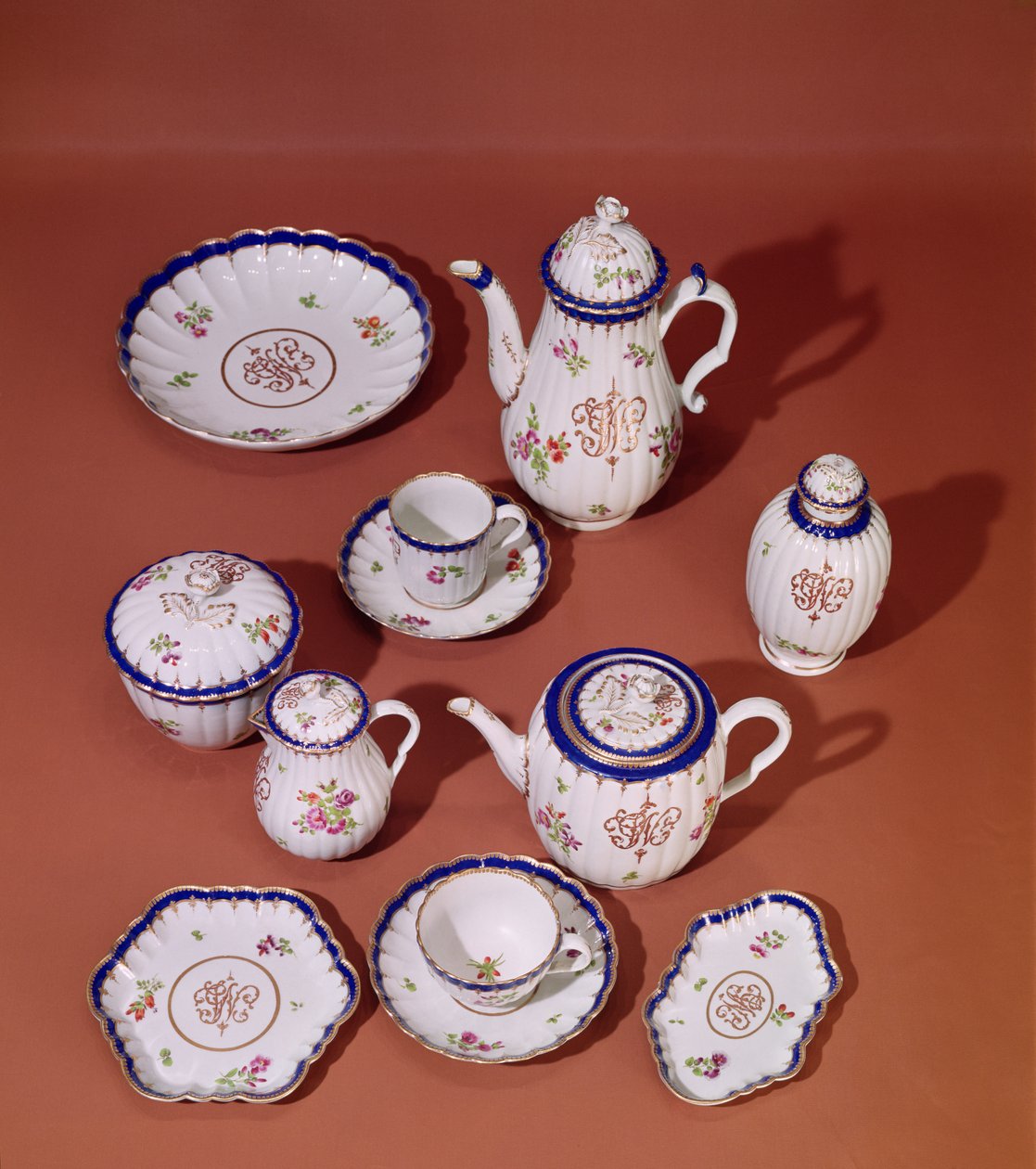 ウースターのモノグラムティーサービスの一部、c.1775（磁器） 作： 英語学校
