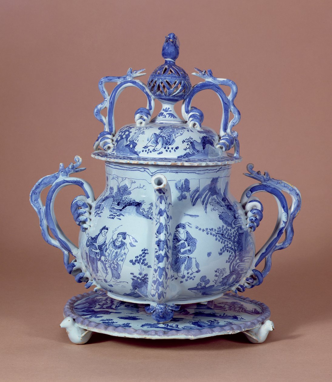 ポセットポットアンドスタンド、ブリストル、1685年（錫釉陶器） 作： 英語学校