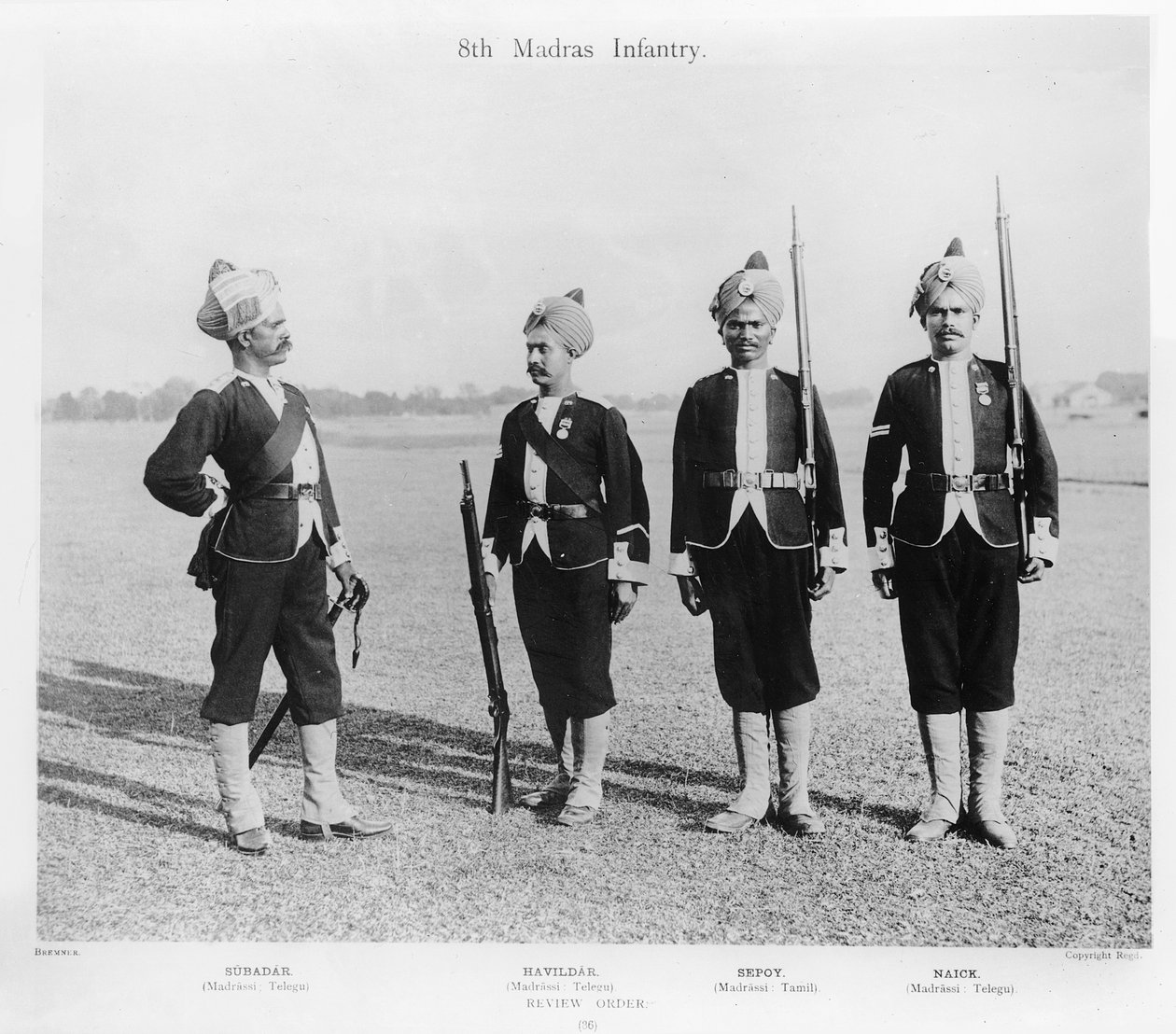 第8マドラス歩兵隊、1897年頃（モノクロ写真 作： 英語の写真家