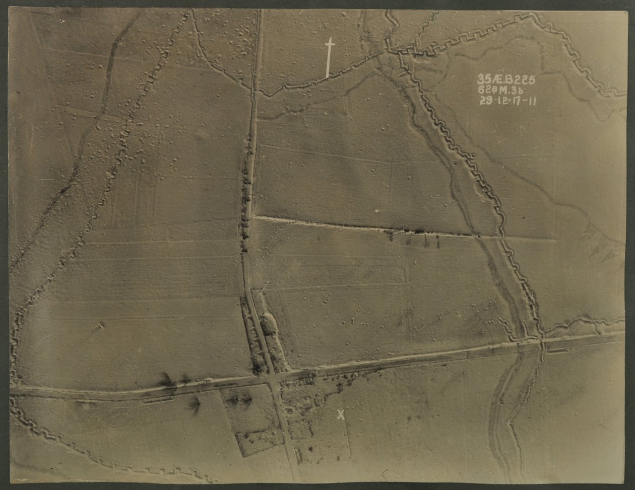 第一次世界大戦の塹壕の空中写真、1917年 作： 英語の写真家