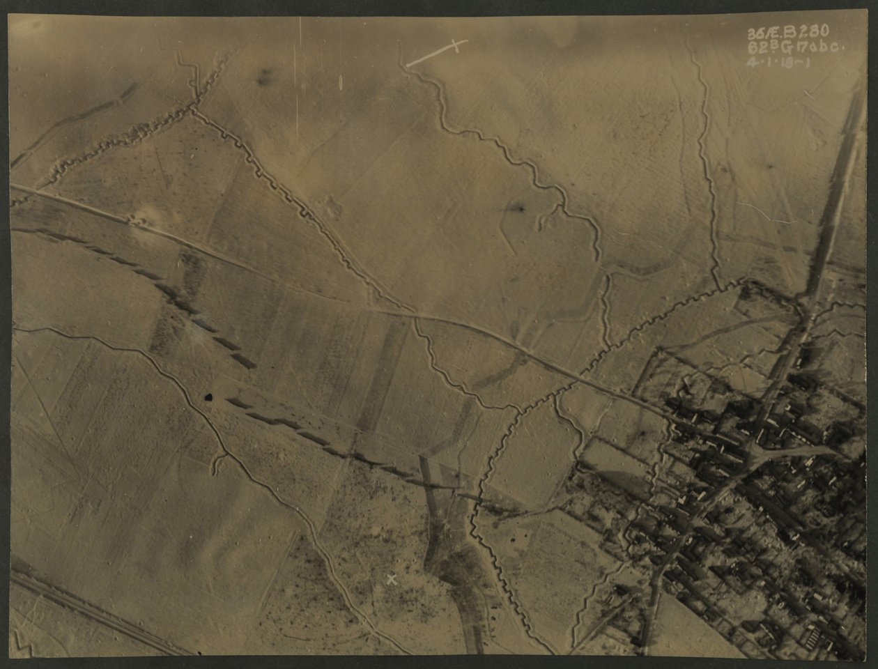 第一次世界大戦の塹壕の空撮、1918年 作： 英語の写真家