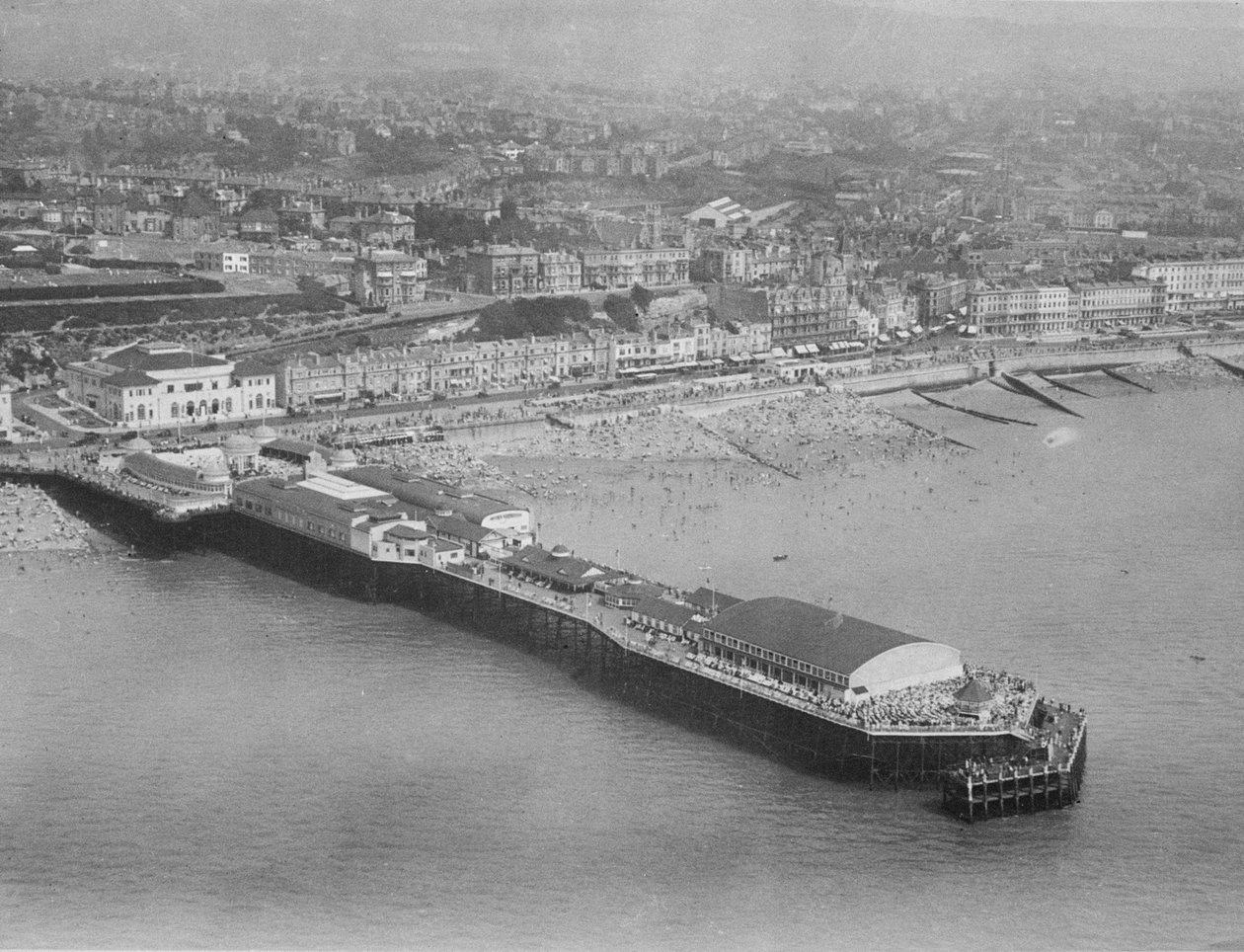 桟橋、ヘイスティングス、1930年頃 作： 英語の写真家