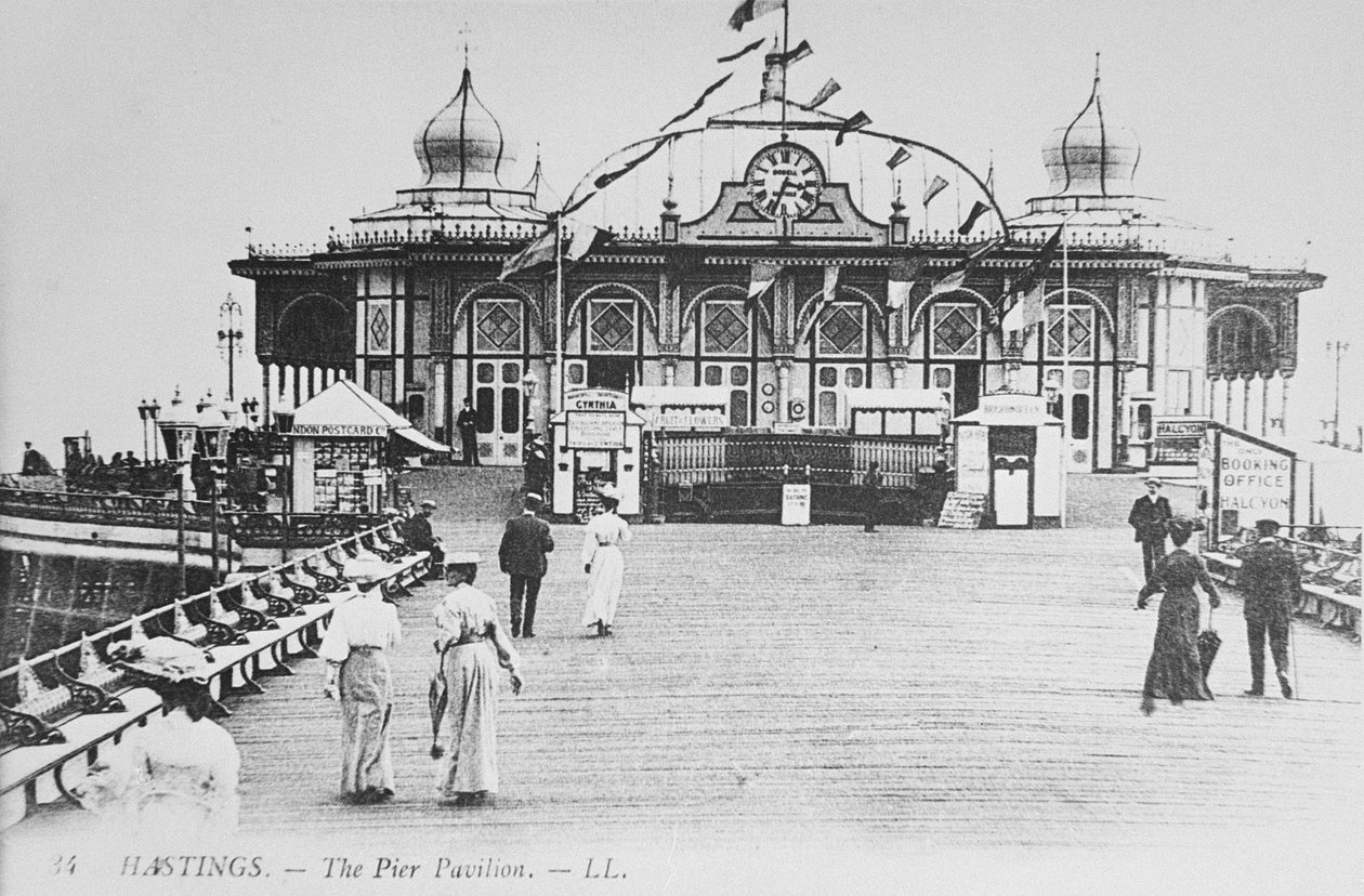 桟橋のパビリオン、ヘイスティングス、1890年頃 作： 英語の写真家