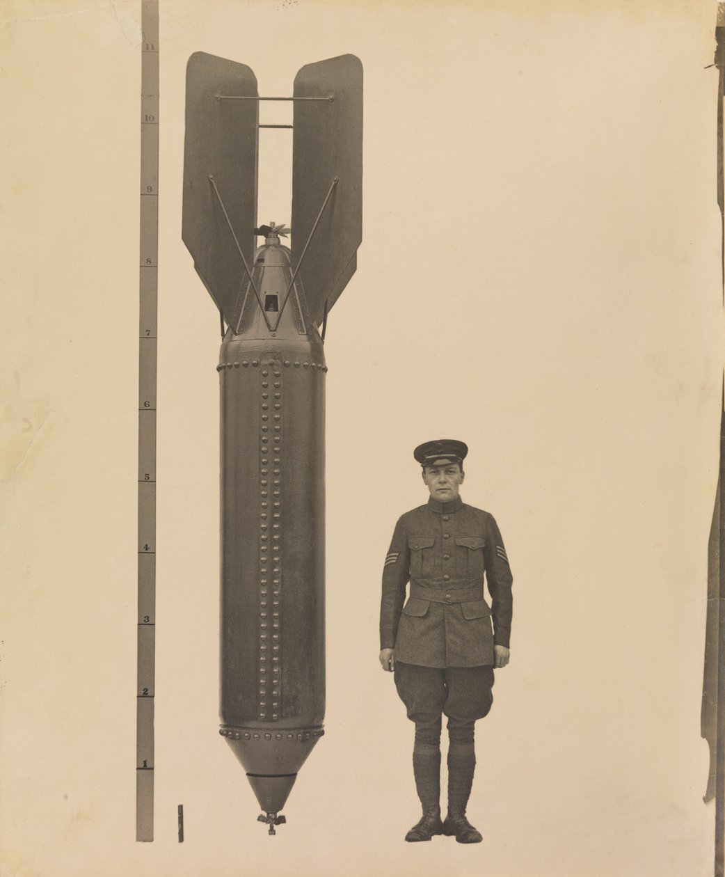 ベルリンが見逃したもの、1918年（銀ゼラチンプリント） 作： 英語の写真家
