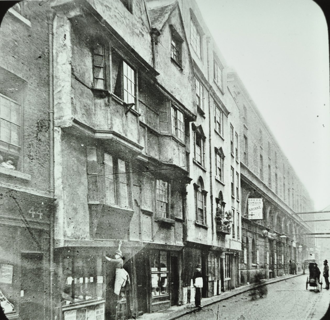 Wych Street、Westminster LB：西向き、1890 作： 英語の写真家