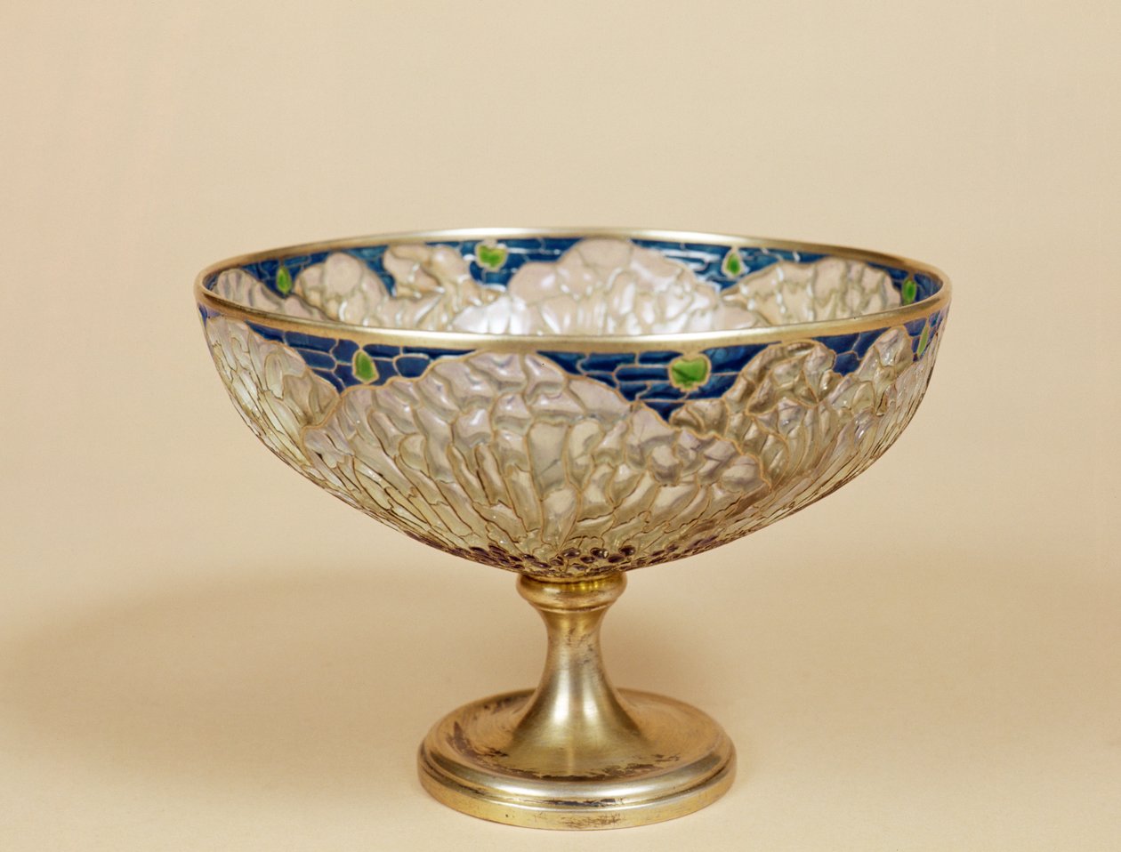 プリークアジュールカップ、1900年頃（シルバーゴールド＆エナメル） 作： ユージン・フイヤトル