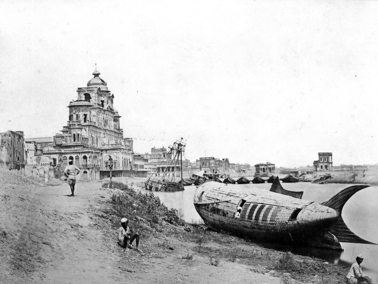 1858年のインドの反乱の際、ラクナウのグムティ川沿いにあるチャタールマンジル宮殿の眺め 作： フェリーチェ・ベアト