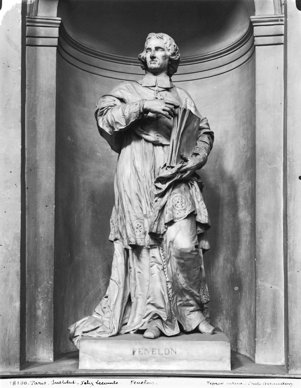 フランソワ・ド・サリナック・デ・ラ・モット・フェネロン（1651-1715）1777（大理石）（bw写真） 作： フェリックス・ルコント