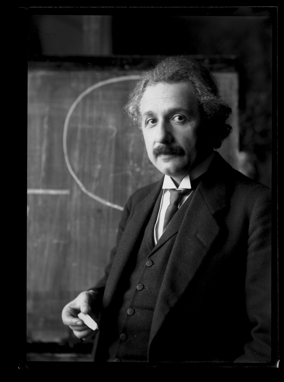 アルベルト・アインシュタイン（1879-1955）の写真 作： フェルディナンド・シュムッツァー