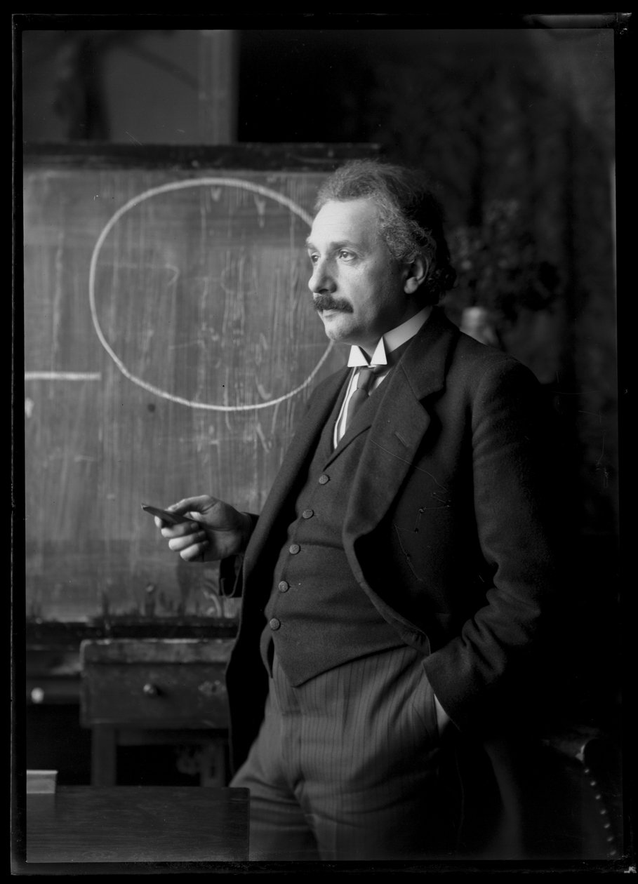 アルベルト・アインシュタイン（1879-1955）の写真 作： フェルディナンド・シュムッツァー
