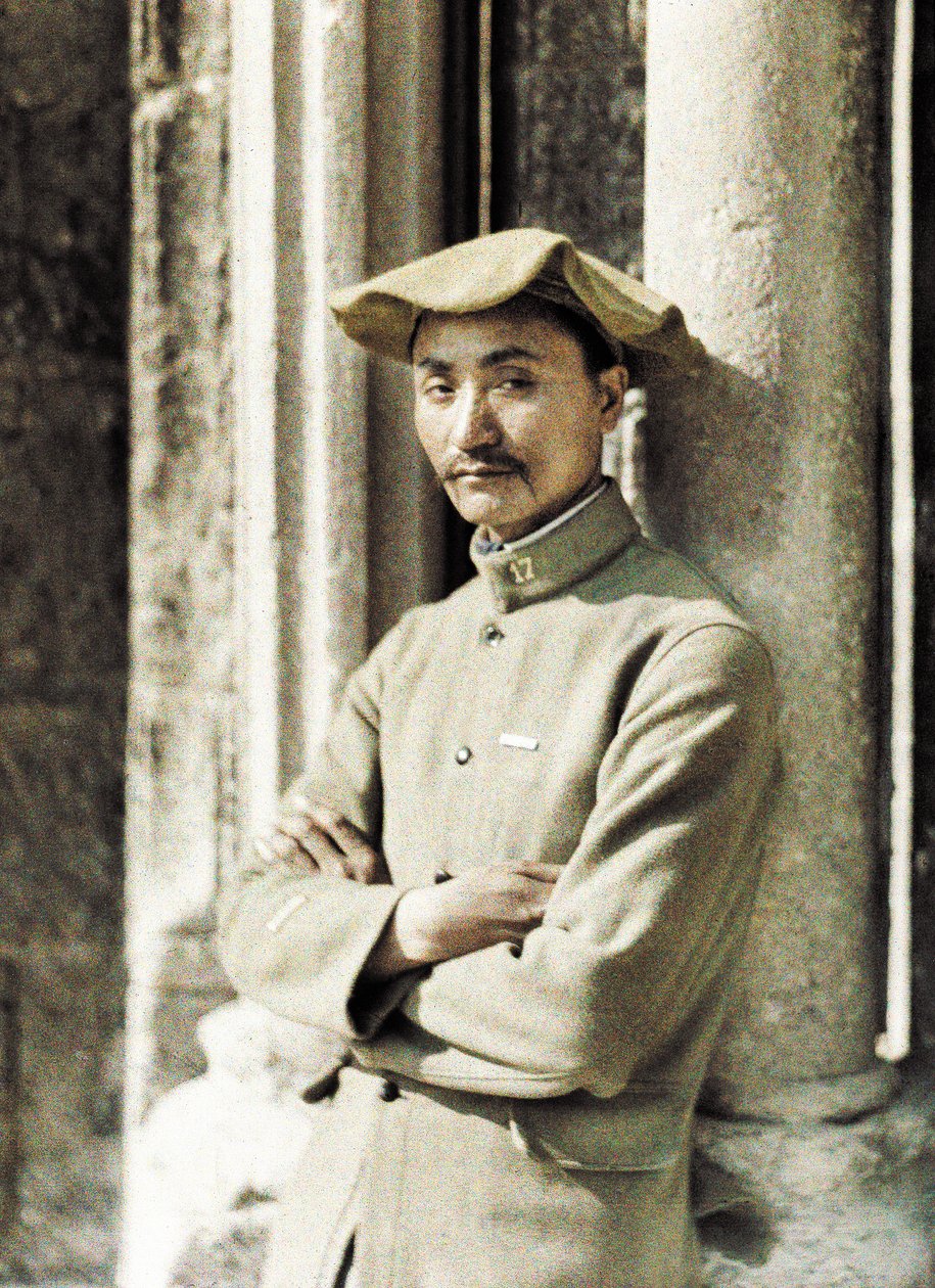 西部戦線のインドシナ出身の労働者、ソワソン、アイヌ、フランス、1917年（オートクローム） 作： フェルナンド・キュービル