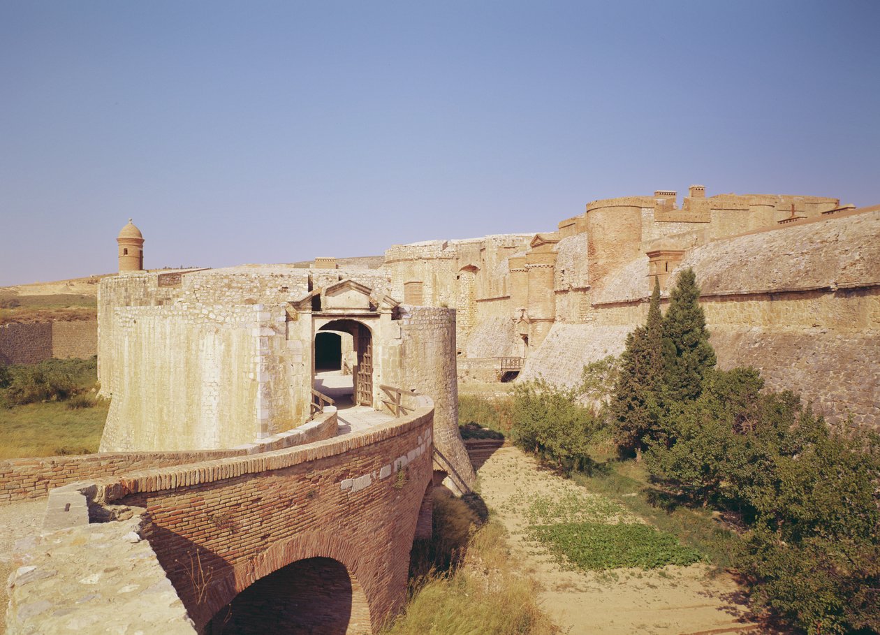 1497-1504年に建てられたサルス砦への入り口 作： フランシスコ・ラミレス