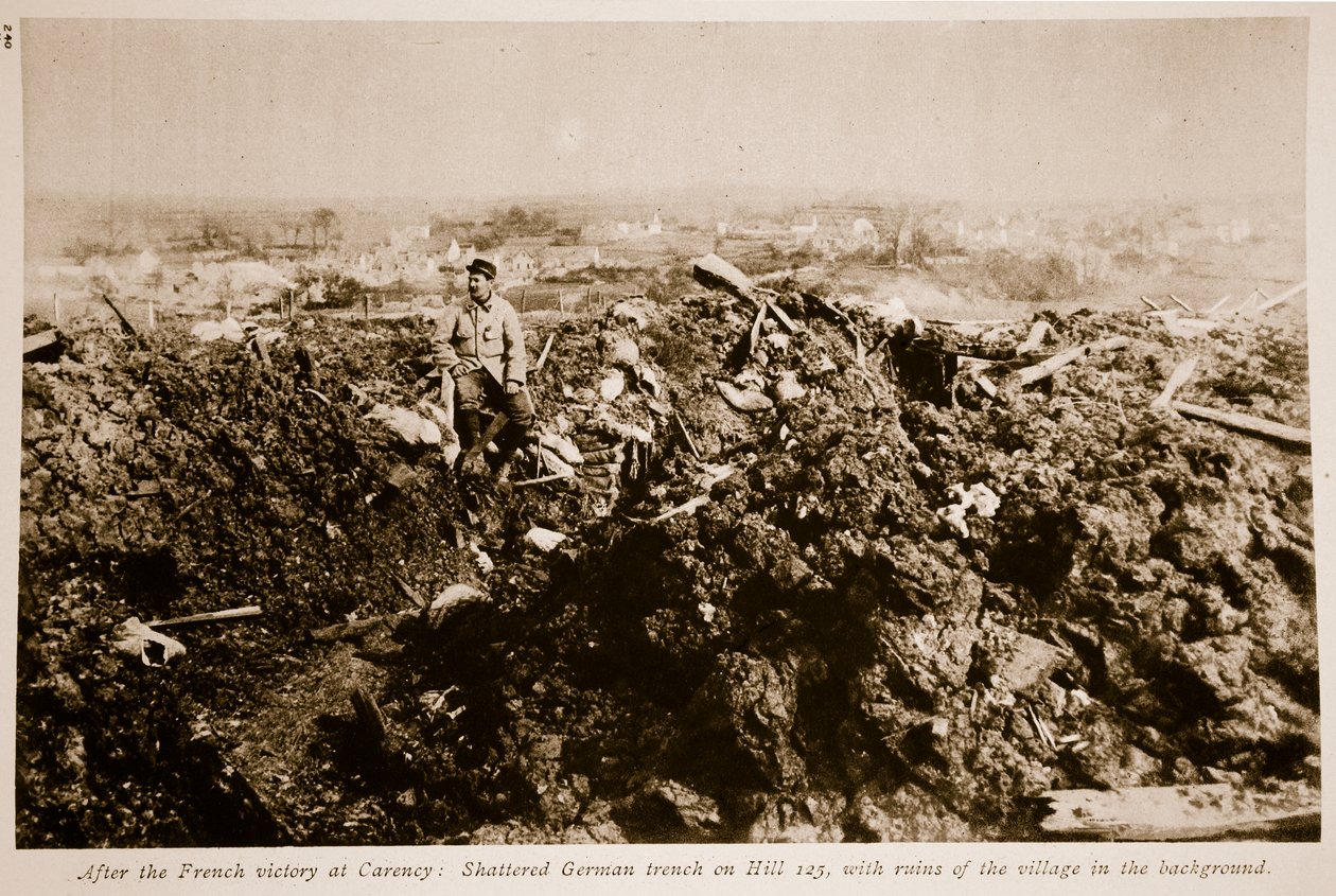 キャレンシーでのフランスの勝利後：ヒル125、1914年から19年までのドイツの塹壕 作： フランスの写真家