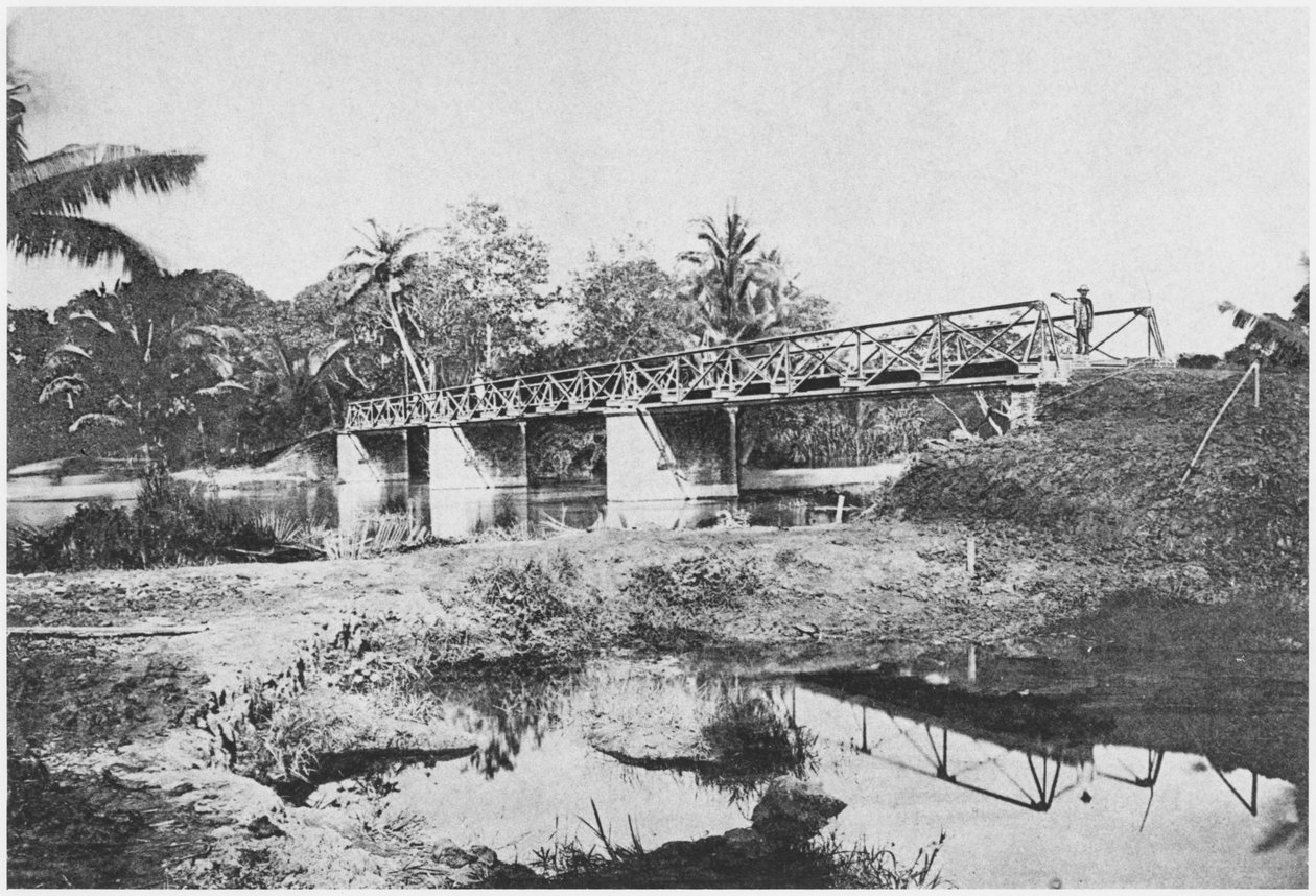 ラックラン川に架かる橋、サイゴン地区、1885年 作： フランスの写真家