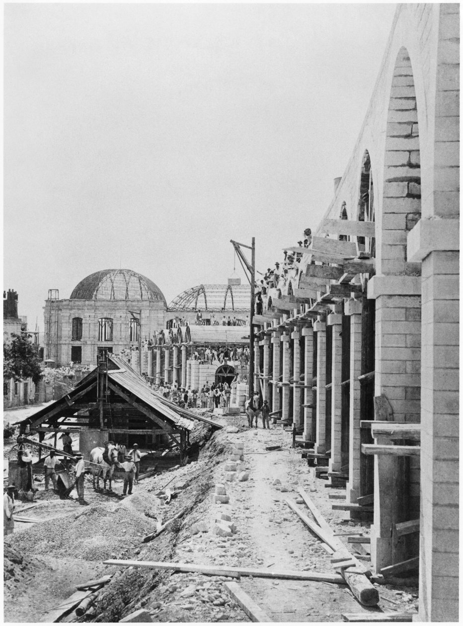 パリのオートゥイユ駅近くのオートゥイユ高架橋の建設、1900年頃 作： フランスの写真家