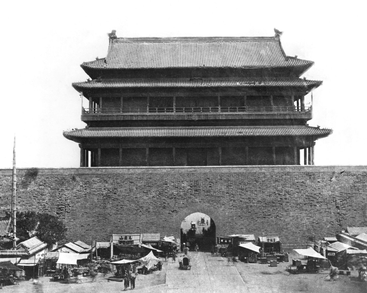 内壁への入り口、北京、中国、1900年頃 作： フランスの写真家