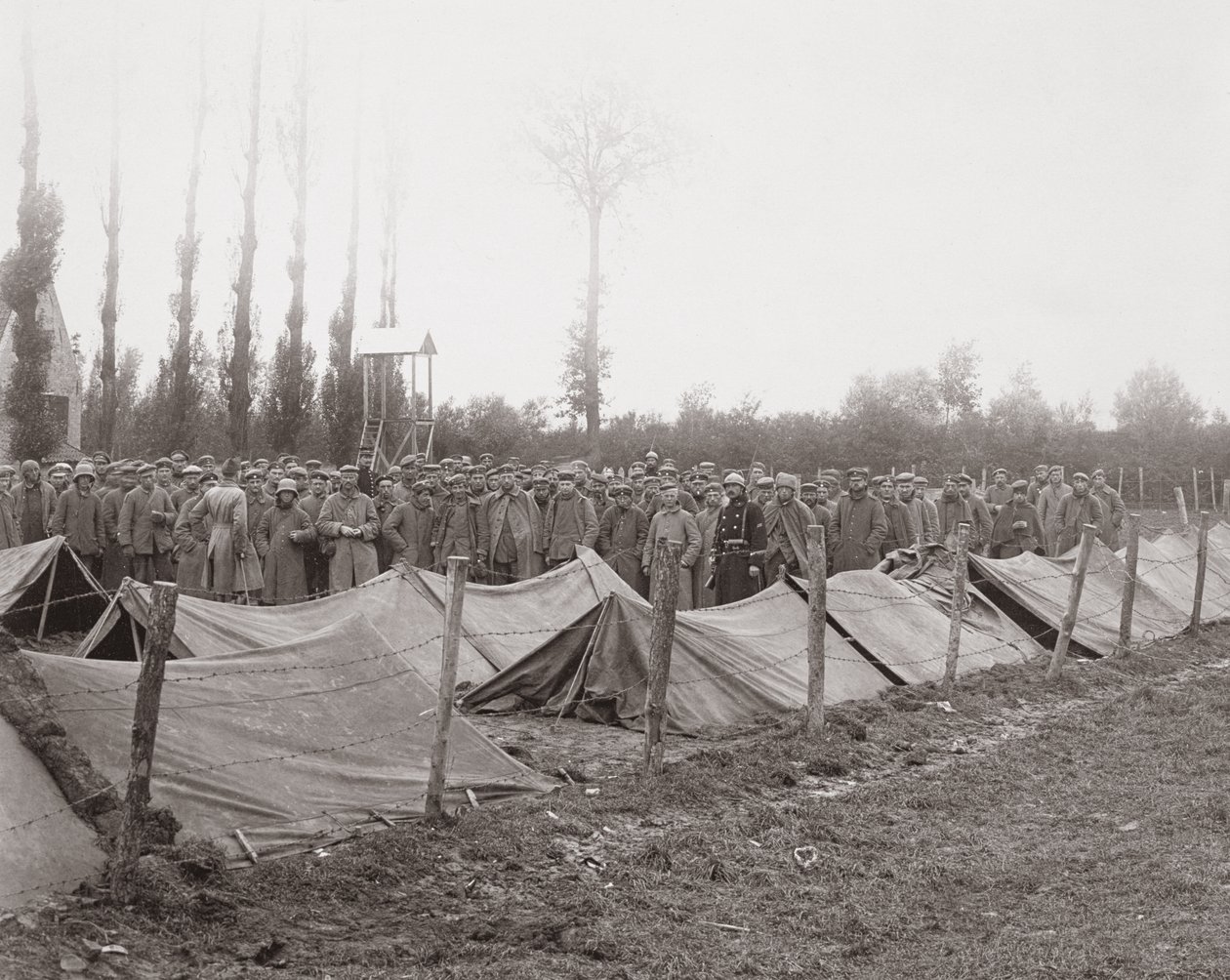 1918年3月6日、ベルギー戦線のライガースヴリエットにいるドイツ人囚人 作： フランスの写真家