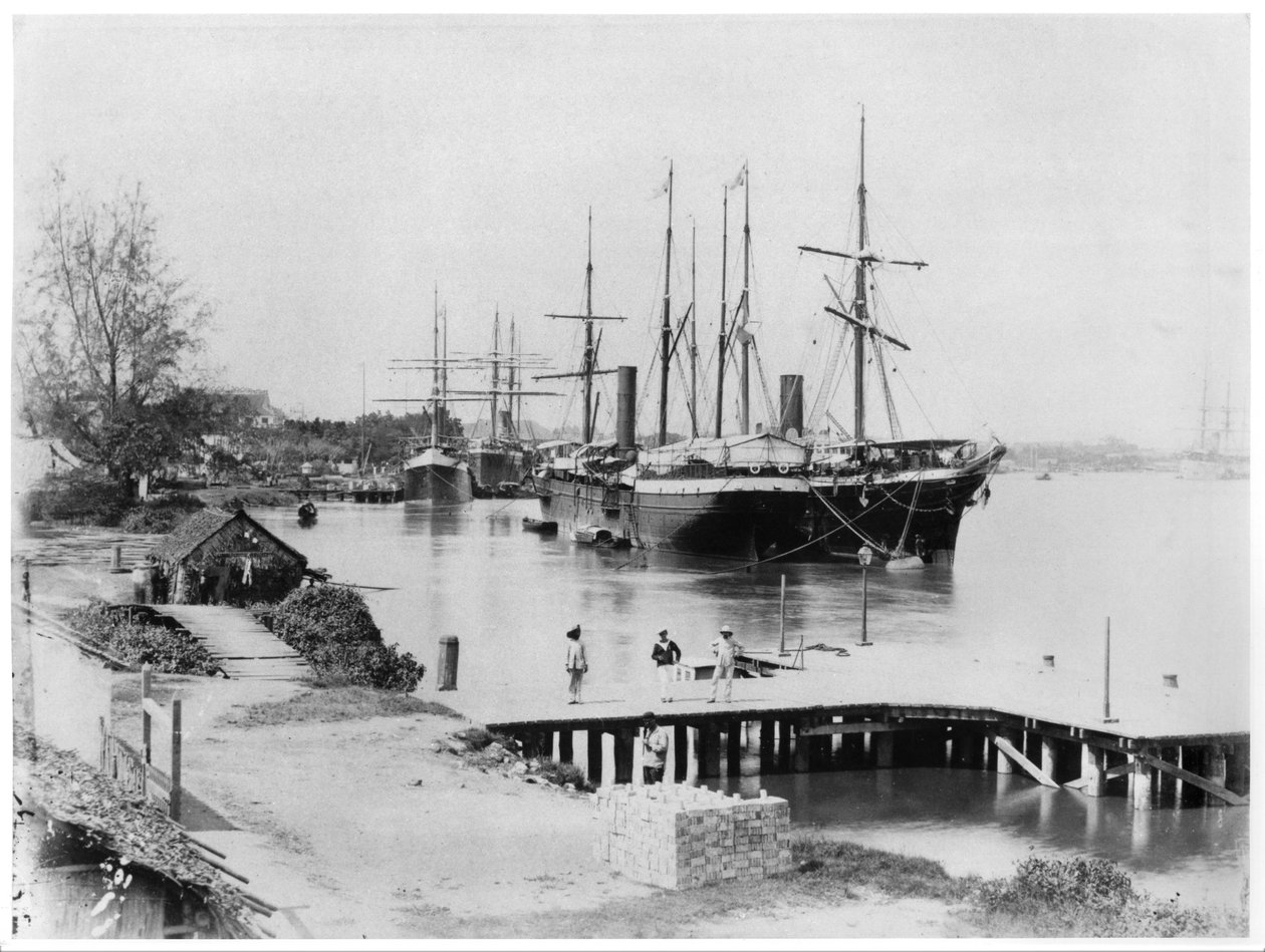サイゴンでのメッセージの海事のライナー、c.1900 作： フランスの写真家