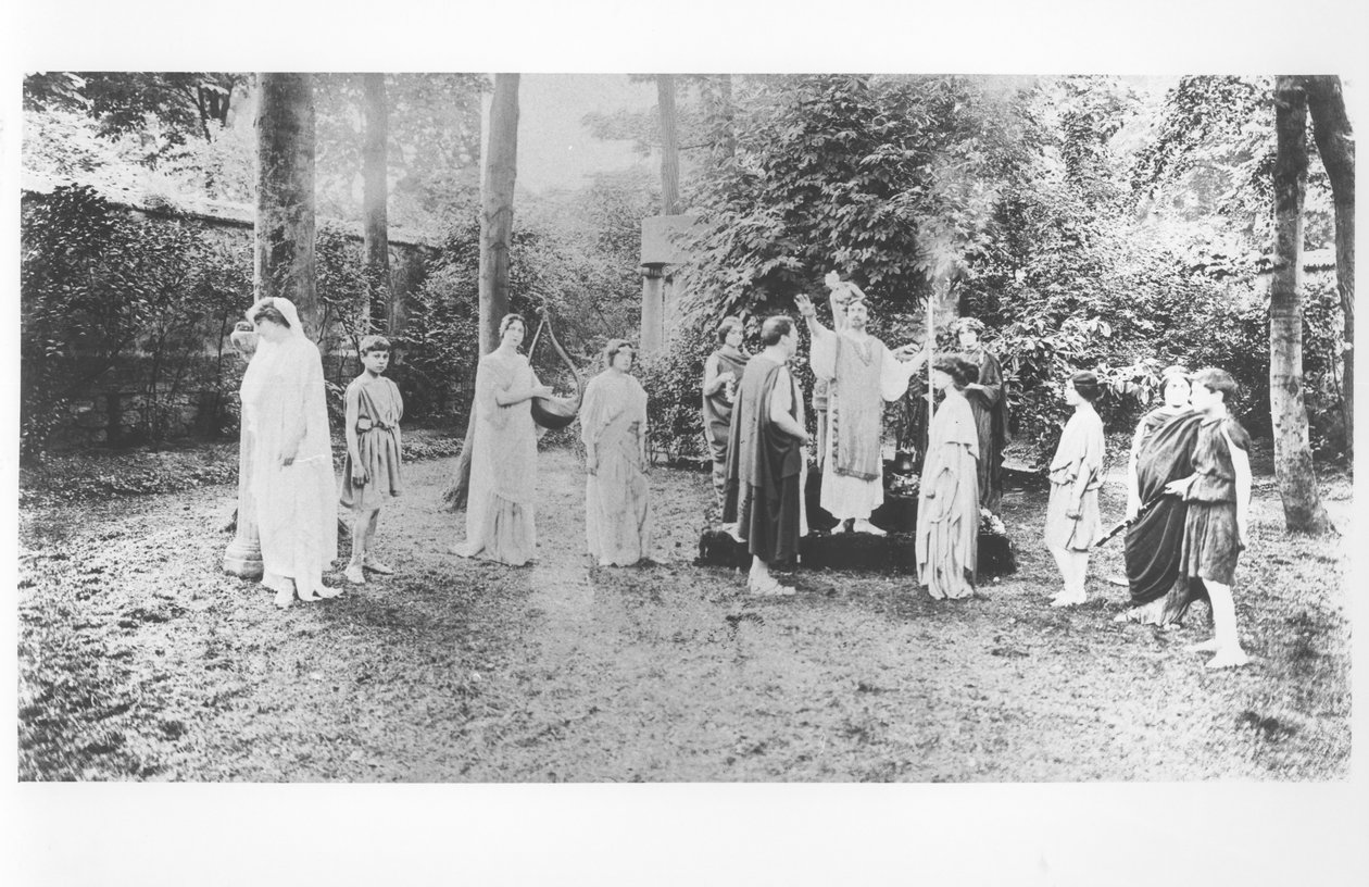 ナタリー・クリフォード・バーニー（1876-1972）、トーガスを着たダンサー 作： フランスの写真家