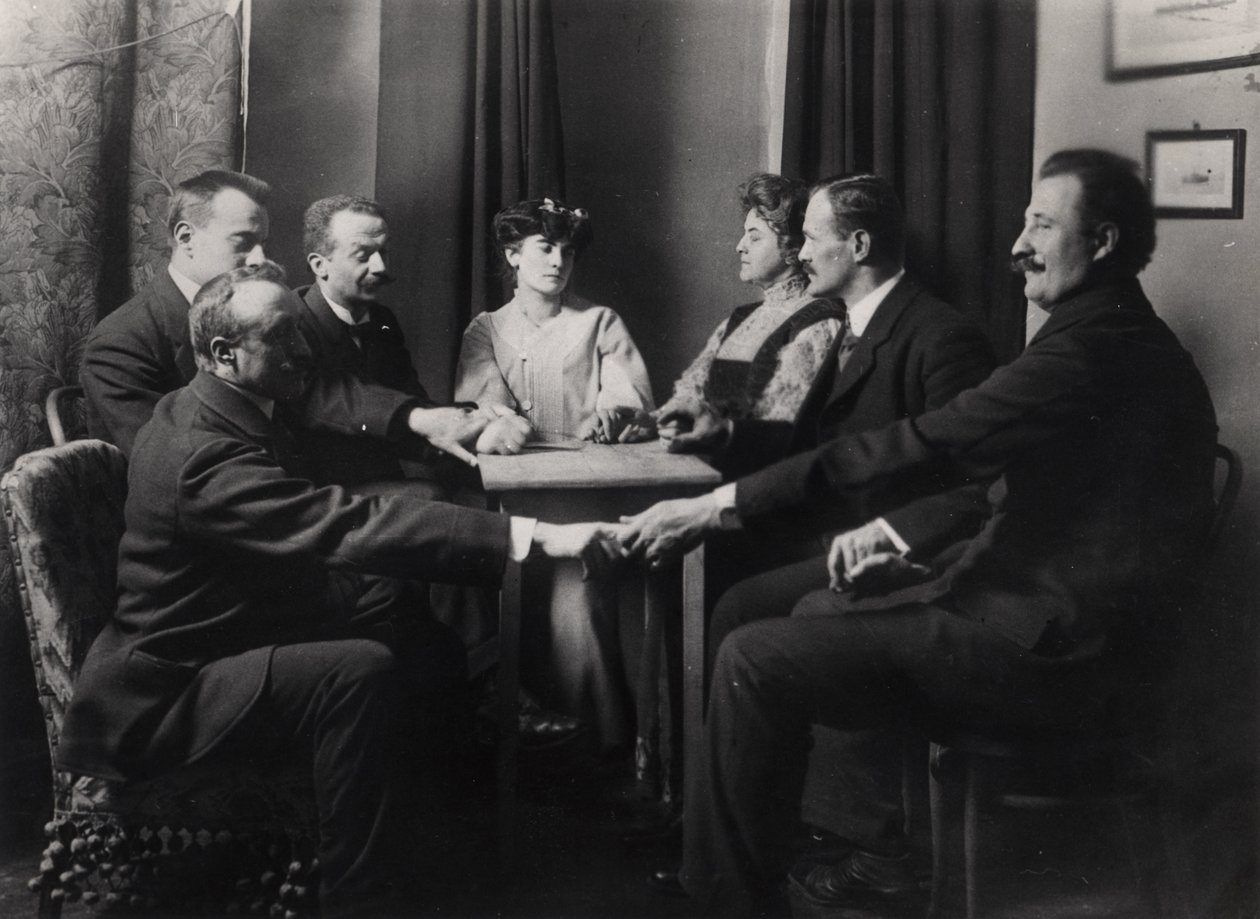イモダE.による幽霊の写真1912 作： フランスの写真家