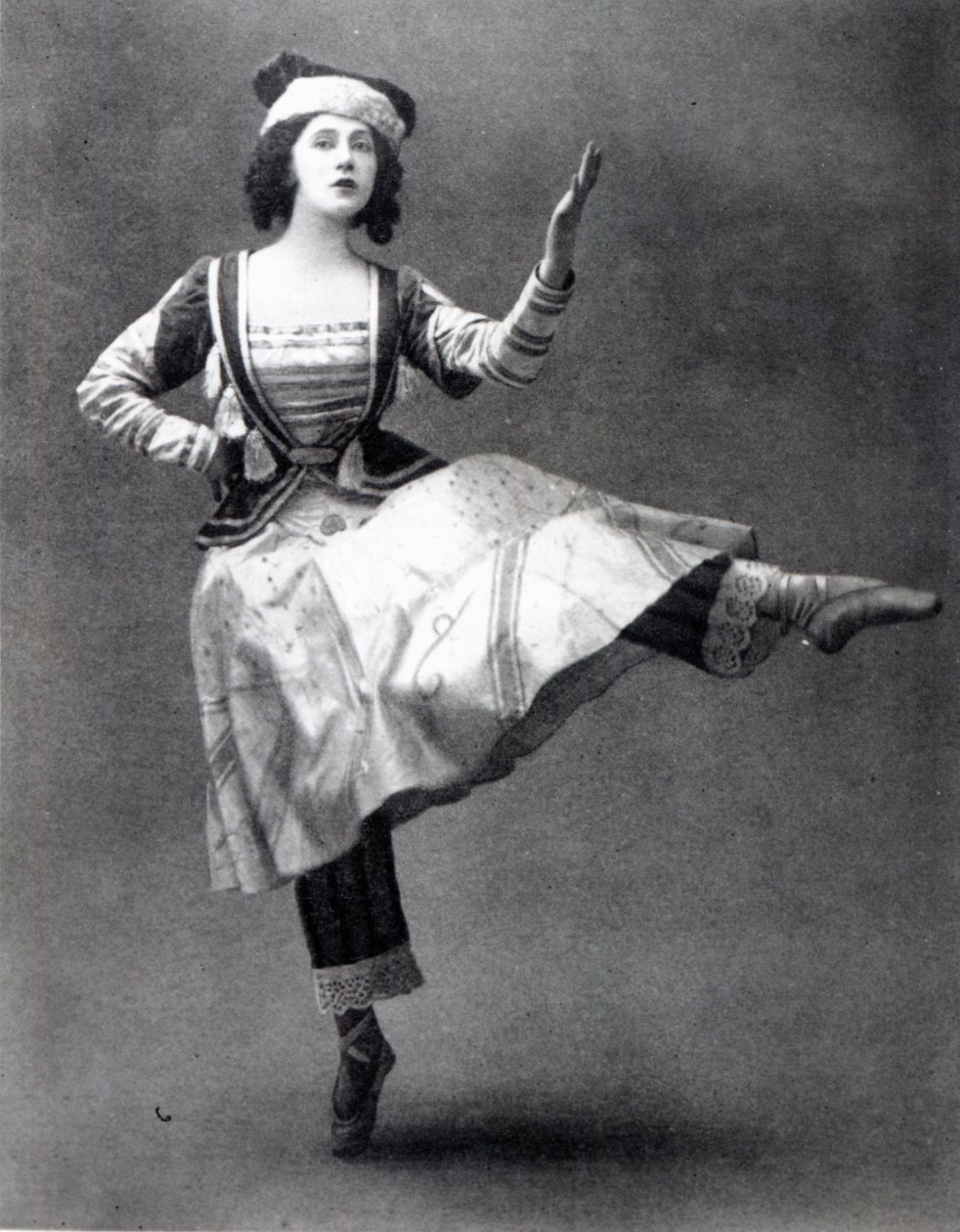 バレエ「ペトルーシュカ」のタマラ・カルサヴィーナ、1911 作： フランスの写真家
