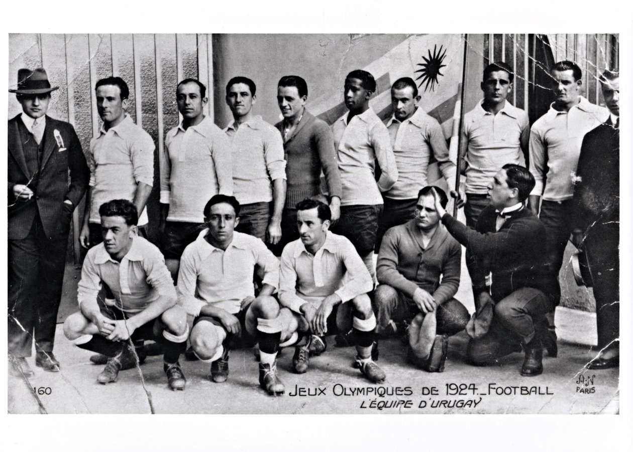 1924年のパリオリンピックでのウルグアイフットボールチーム 作： フランスの写真家