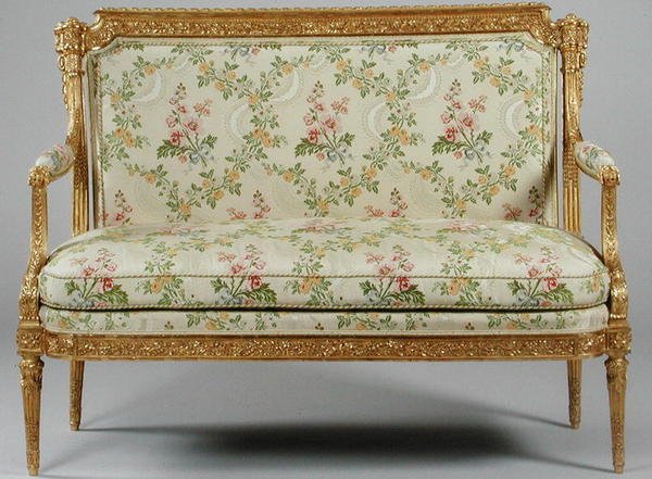 Delaisement、c.1780によって刻印されたルイ16世のスイートの家具のカナッペ（彫刻が施された金箔木および室内装飾品）（222394を参照） 作： フランス語学校