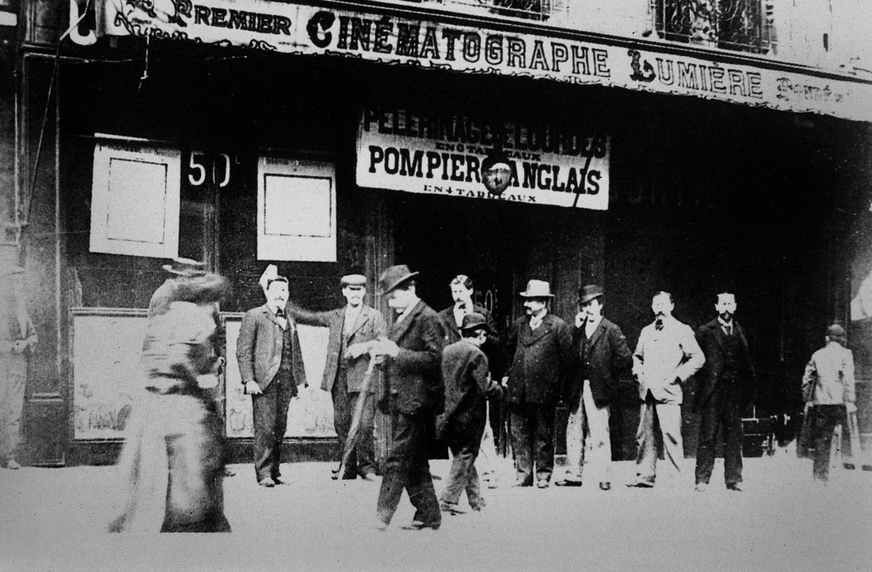 シネマトグラフ・リュミエール」、パリ初の映画館 作： フランスの写真家