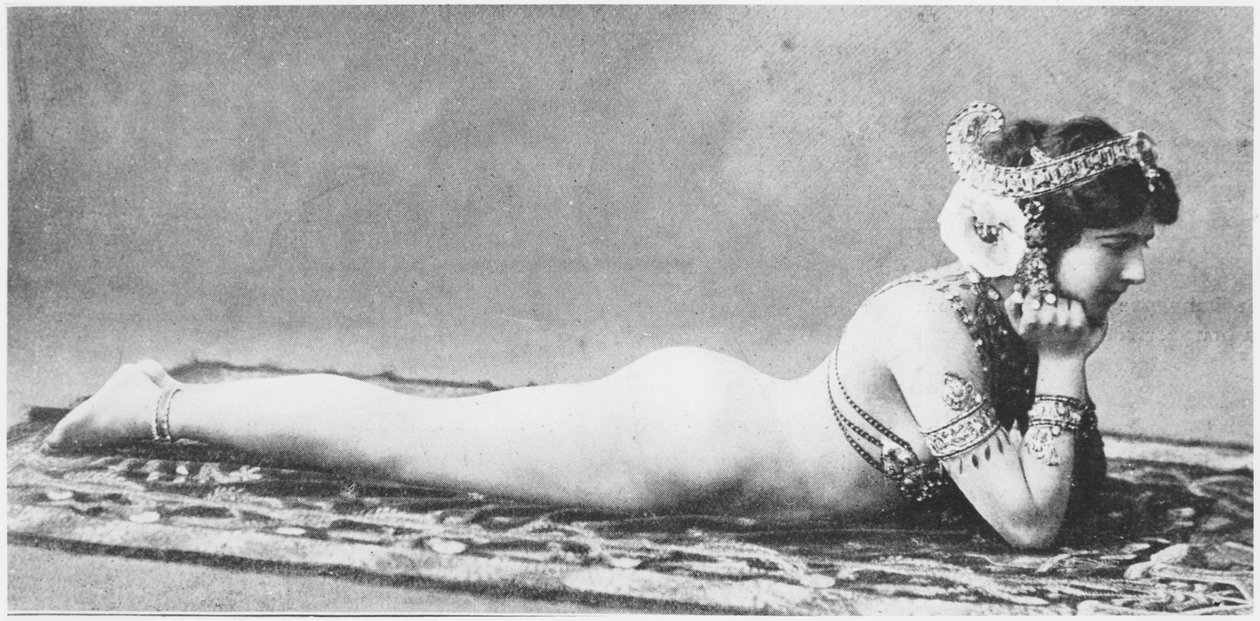 マタ・ハリ、1905年頃 作： フランスの写真家