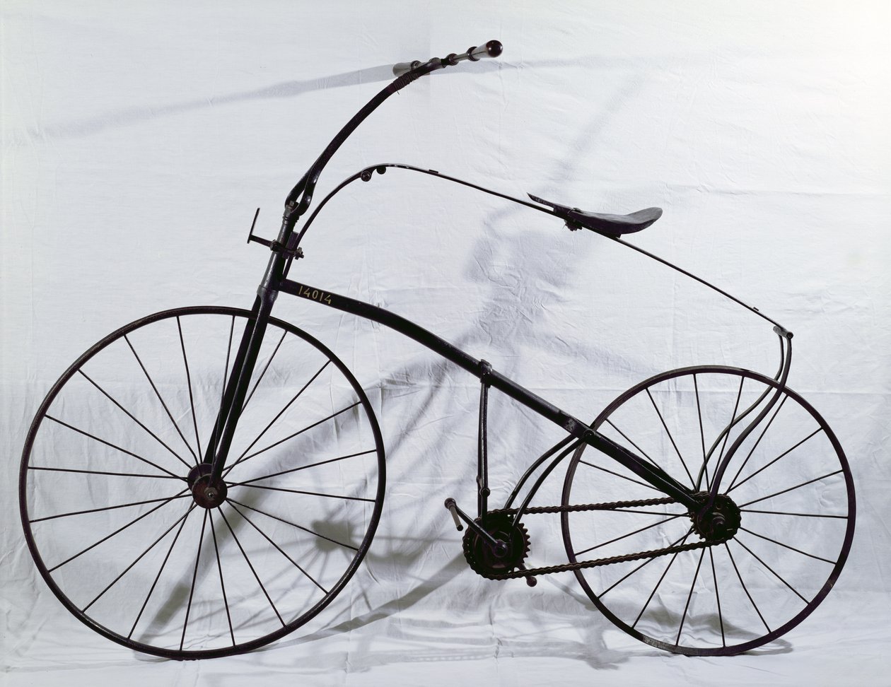 ギルメットとマイヤーによる自転車、1869年（金属） 作： フランス語学校