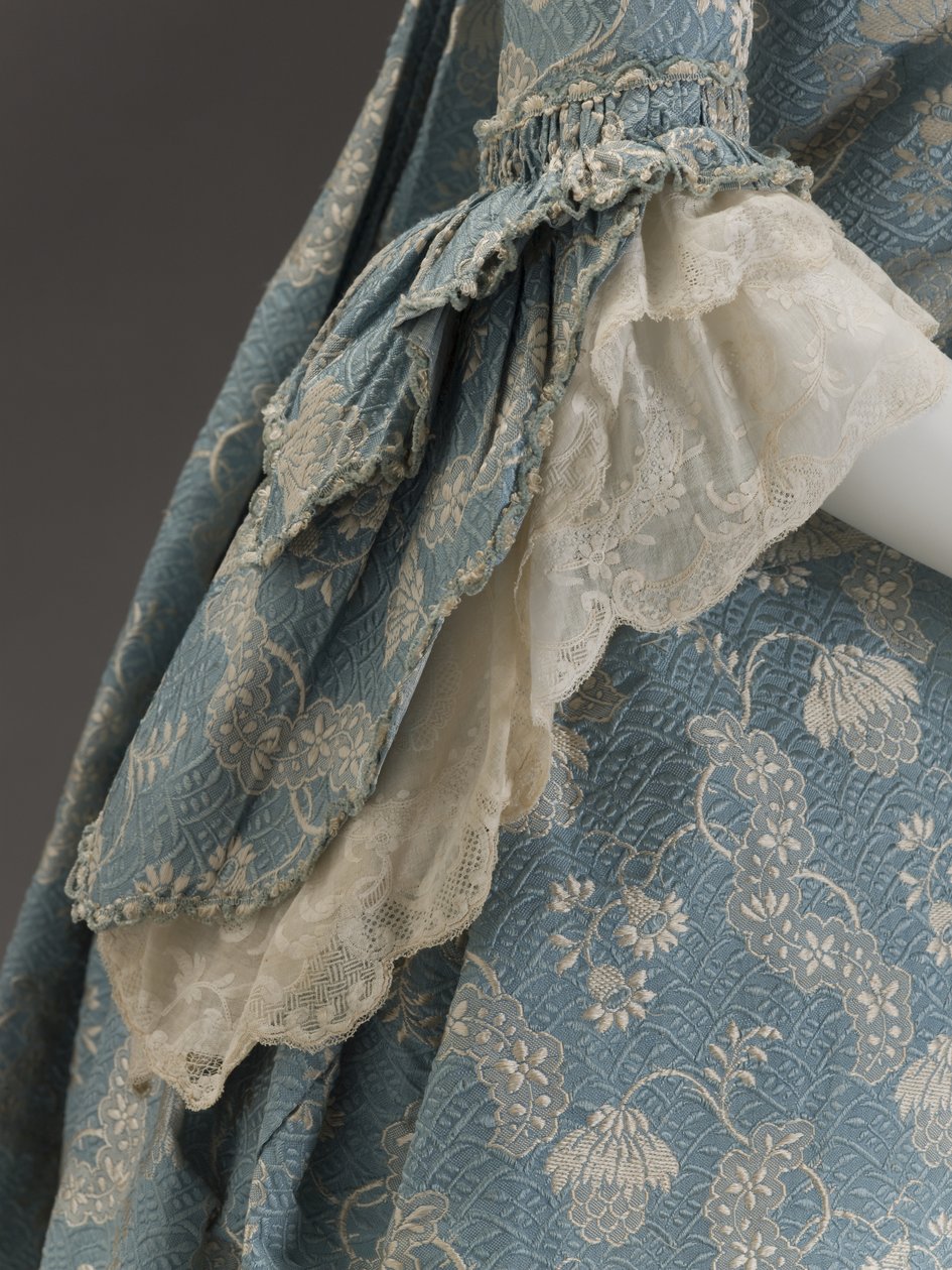 青いドレス、1760年頃（シルクブロケード） 作： フランス語学校